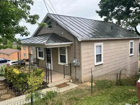 2522 Bath St, Staunton, VA 24401