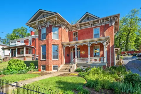 815 W Beverley St W, Staunton, VA 24401