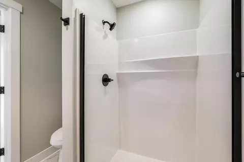 Bath - 9 Barnyard Cir, Bridgewater, VA 22812 photo 8 of 10
