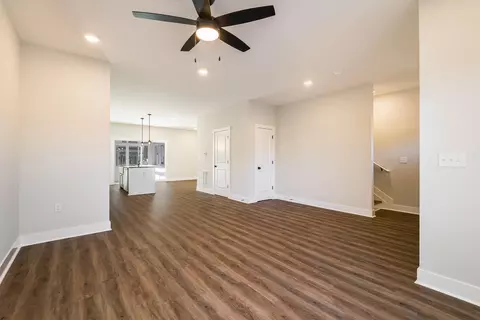 Living - 9 Barnyard Cir, Bridgewater, VA 22812 photo 5 of 6
