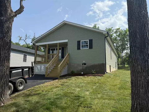 1024 D St, Waynesboro, VA 22980