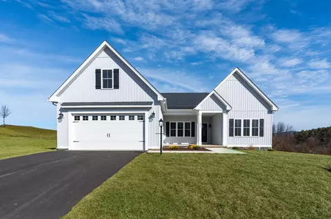 201 Tomasville Dr, Waynesboro, VA 22980