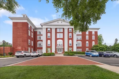 100 Village Dr #201, Staunton, VA 24401