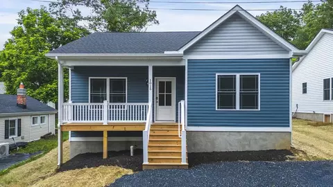 1015 Frye St, Waynesboro, VA 22980