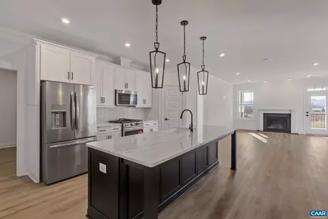 241 Ridgeline Dr, Waynesboro, VA 22980