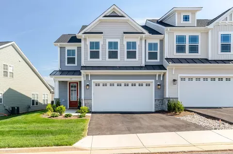 237 Ridgeline Dr, Waynesboro, VA 22980