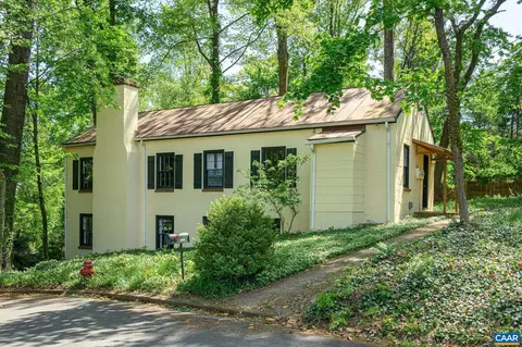 1704 Rugby Cir, Charlottesville, VA 22903