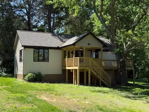 1201 S Lakeshore Dr S, Louisa, VA 23093