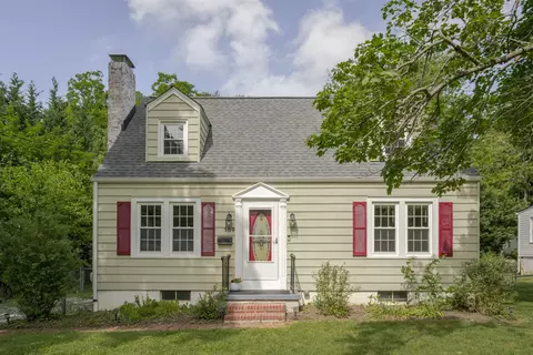 104 Fraser Ln, Staunton, VA 24401