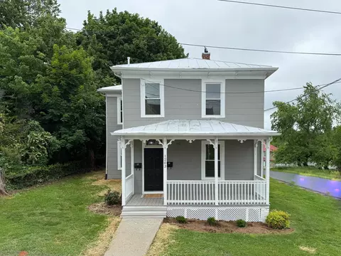 1203 Walnut St, Staunton, VA 24401