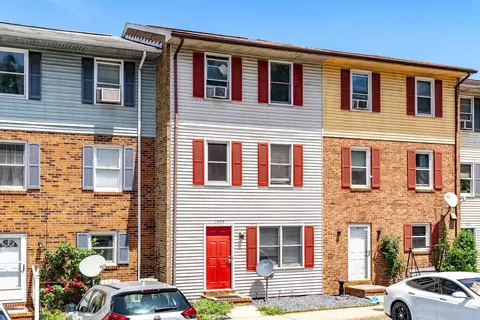 1472 Country Club Ct, Harrisonburg, VA 22802