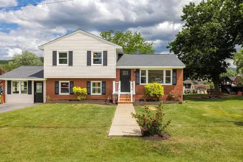 96 Featherstone Dr, Lyndhurst, VA 22952