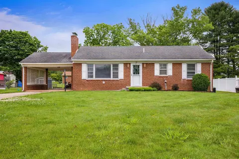 78 Stuart Ave, Stuarts Draft, VA 24477