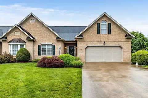 101 Jasper Ln, Waynesboro, VA 22980