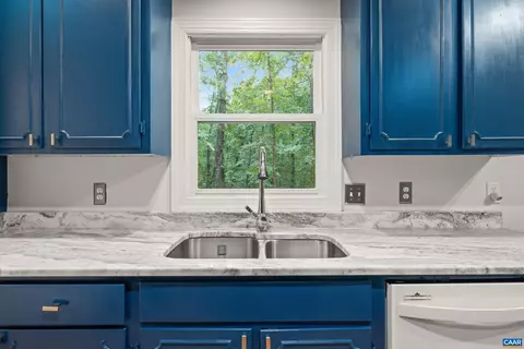Kitchen - 5 Hawks Pl, Palmyra, VA 22963 photo 5 of 7
