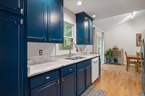 Kitchen - 5 Hawks Pl, Palmyra, VA 22963 photo 7 of 7