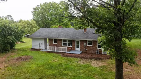 91 Cooper Dr, Stuarts Draft, VA 24477 photo 8