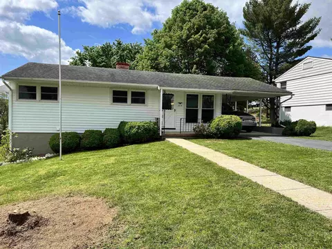 2516 S Sharlaine Dr S, Staunton, VA 24401