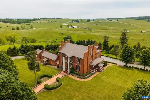 325 Factory Outlet Dr, Max Meadows, VA 24360