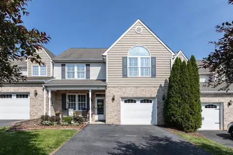 21 Spring View Dr, Staunton, VA 24401