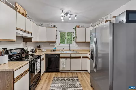 Kitchen - 7 Sand Trap Ter, Palmyra, VA 22963 photo 1 of 2