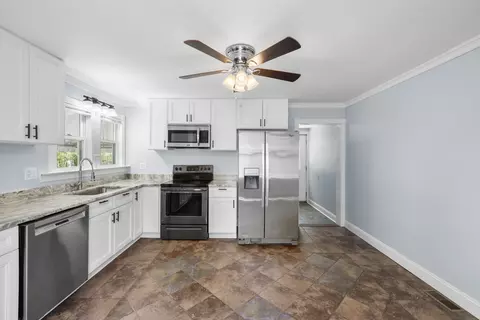 Kitchen - 561 Arch Ave, Waynesboro, VA 22980 photo 3 of 11