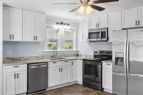 Kitchen - 561 Arch Ave, Waynesboro, VA 22980 photo 2 of 11