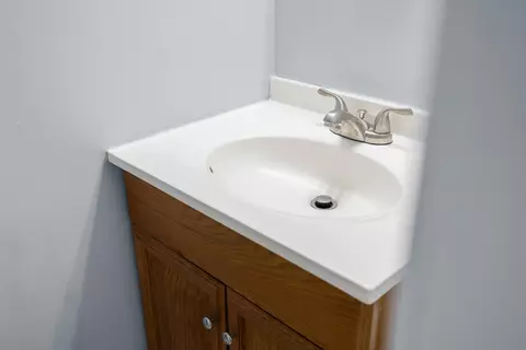 Bath - 561 Arch Ave, Waynesboro, VA 22980 photo 4 of 8