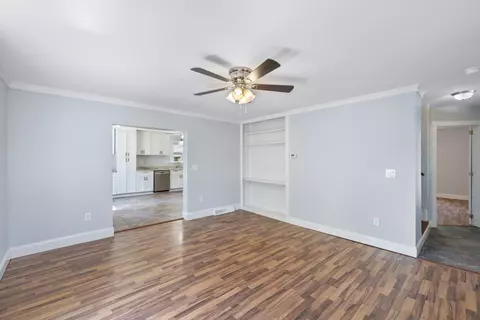 Living - 561 Arch Ave, Waynesboro, VA 22980 photo 3 of 5