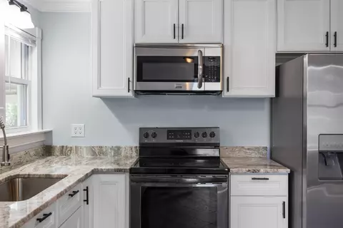 Kitchen - 561 Arch Ave, Waynesboro, VA 22980 photo 8 of 11