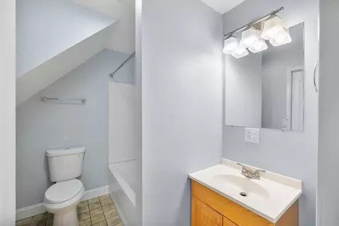 Bath - 561 Arch Ave, Waynesboro, VA 22980 photo 3 of 8