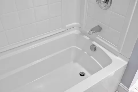 Bath - 561 Arch Ave, Waynesboro, VA 22980 photo 5 of 8
