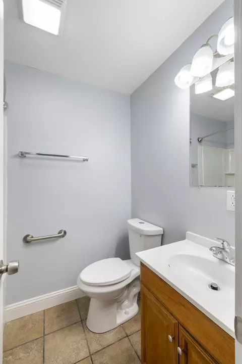 Bath - 561 Arch Ave, Waynesboro, VA 22980 photo 7 of 8