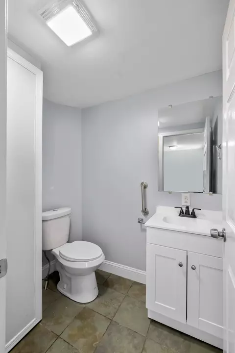 Bath - 561 Arch Ave, Waynesboro, VA 22980 photo 1 of 8