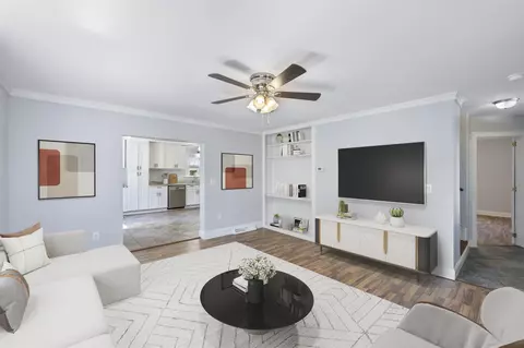 Living - 561 Arch Ave, Waynesboro, VA 22980 photo 2 of 5