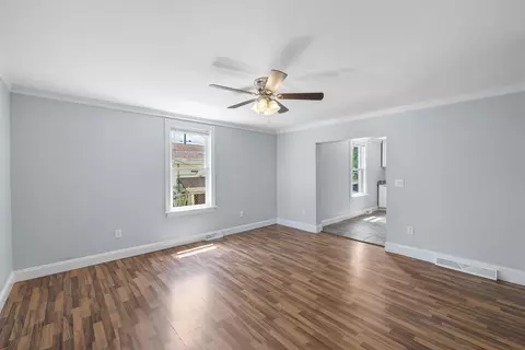 Living - 561 Arch Ave, Waynesboro, VA 22980 photo 4 of 5