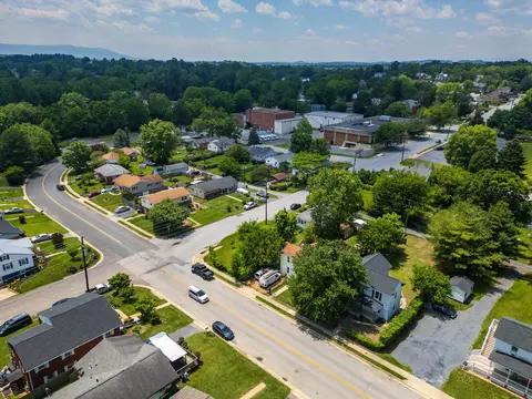 View/Area - 561 Arch Ave, Waynesboro, VA 22980 photo 6 of 9