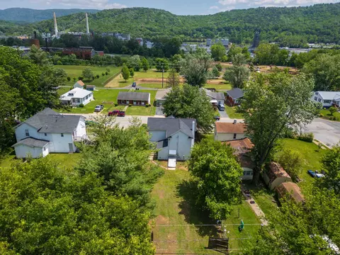 View/Area - 561 Arch Ave, Waynesboro, VA 22980 photo 4 of 9