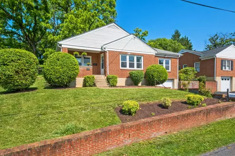 928 Baylor St, Staunton, VA 24401