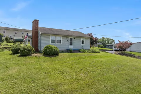 218 Broadway Ave, Broadway, VA 22815