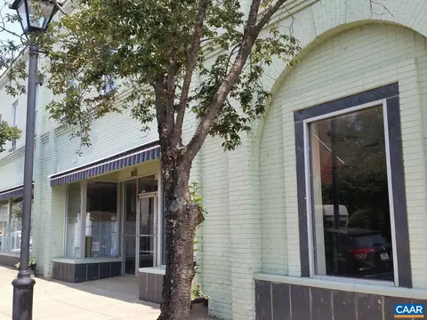 475 Valley St, Scottsville, VA 24590