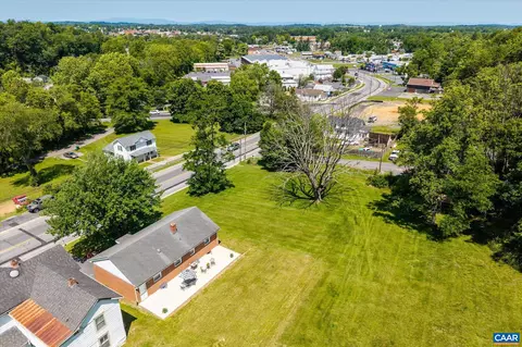 View/Area - 1321 E Main St E, Waynesboro, VA 22980 photo 3 of 4