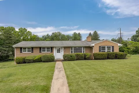 1002 Coalter St, Staunton, VA 24401