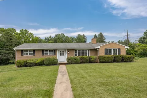 1002 Coalter St, Staunton, VA 24401