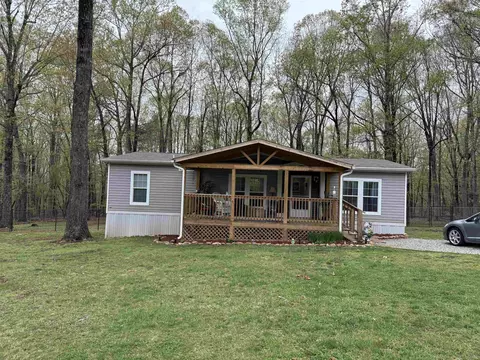 305 Snug Harbor Trl, Moneta, VA 24121