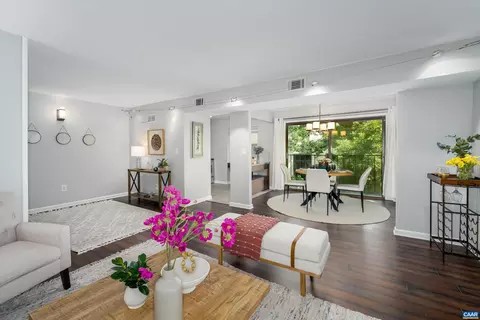 11 Spring Ct, Charlottesville, VA 22901
