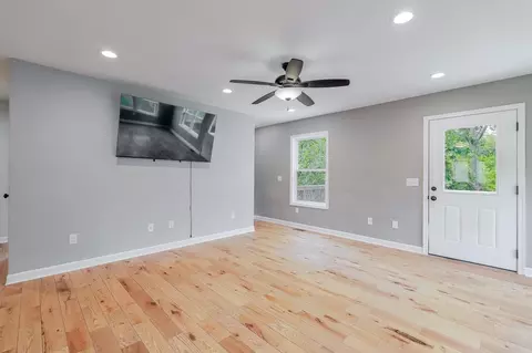 Living - 266 Locustdale Loop, Shenandoah, VA 22849 photo 2 of 6