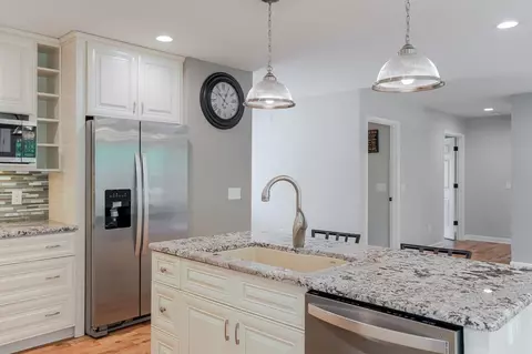 Kitchen - 266 Locustdale Loop, Shenandoah, VA 22849 photo 5 of 7