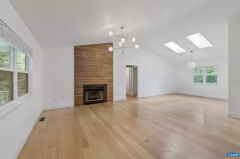 Living - 20 Colonial Rd, Palmyra, VA 22963 photo 2 of 5