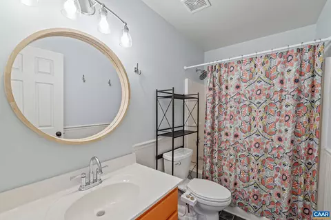 Bath - 20 Colonial Rd, Palmyra, VA 22963 photo 1 of 3